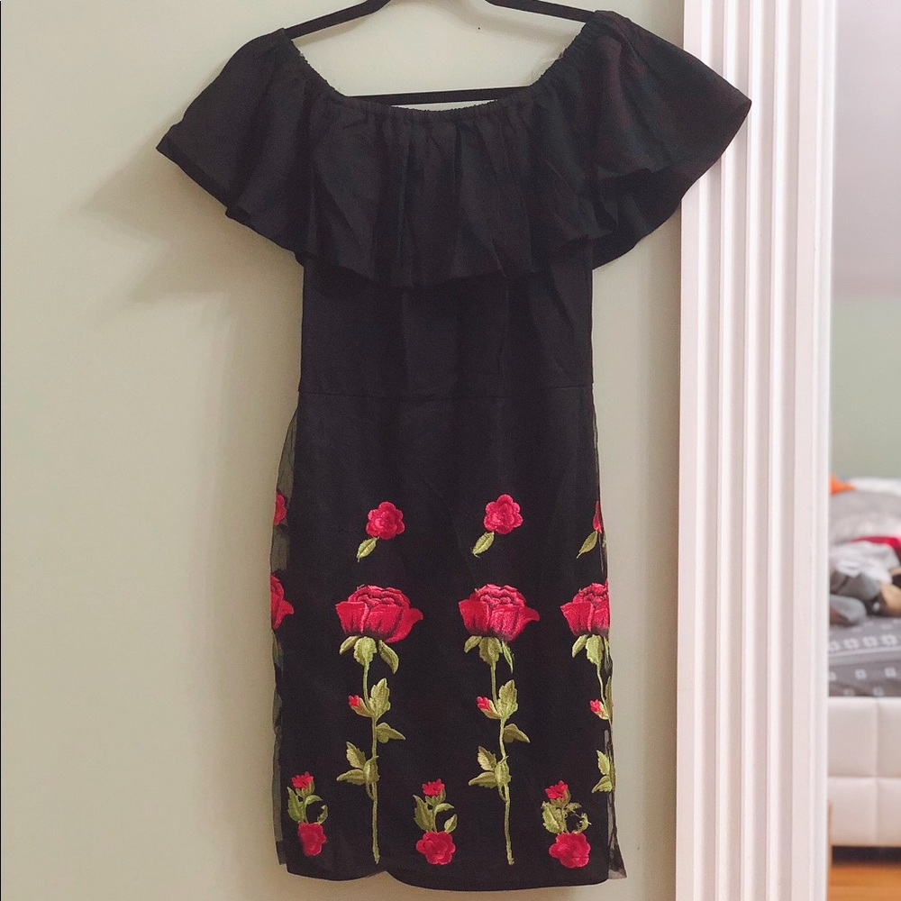 Off shoulders rose mesh dress
